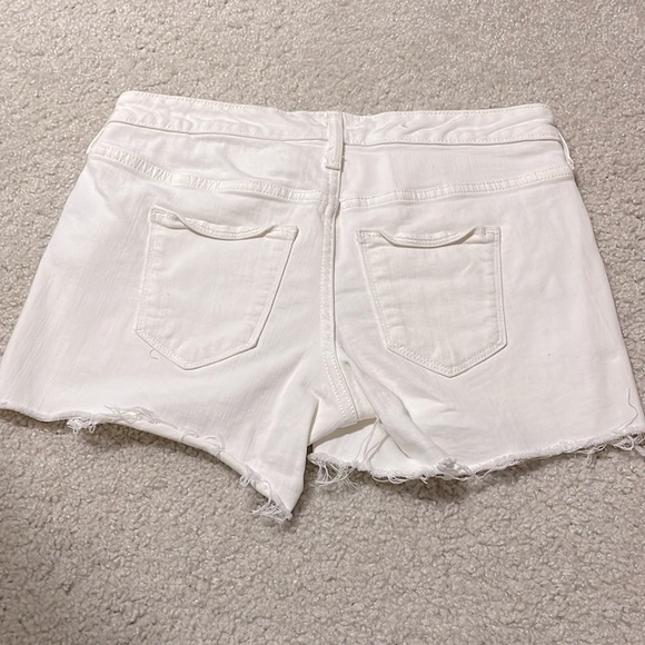Excellent Condition ✨ Universal Thread White Distressed Shorts Size 2/26 - Picture 5 of 5